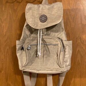 Lightweight tan backpack 🥐